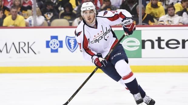t-j-oshi-re-signs-washington-capitals.jpeg